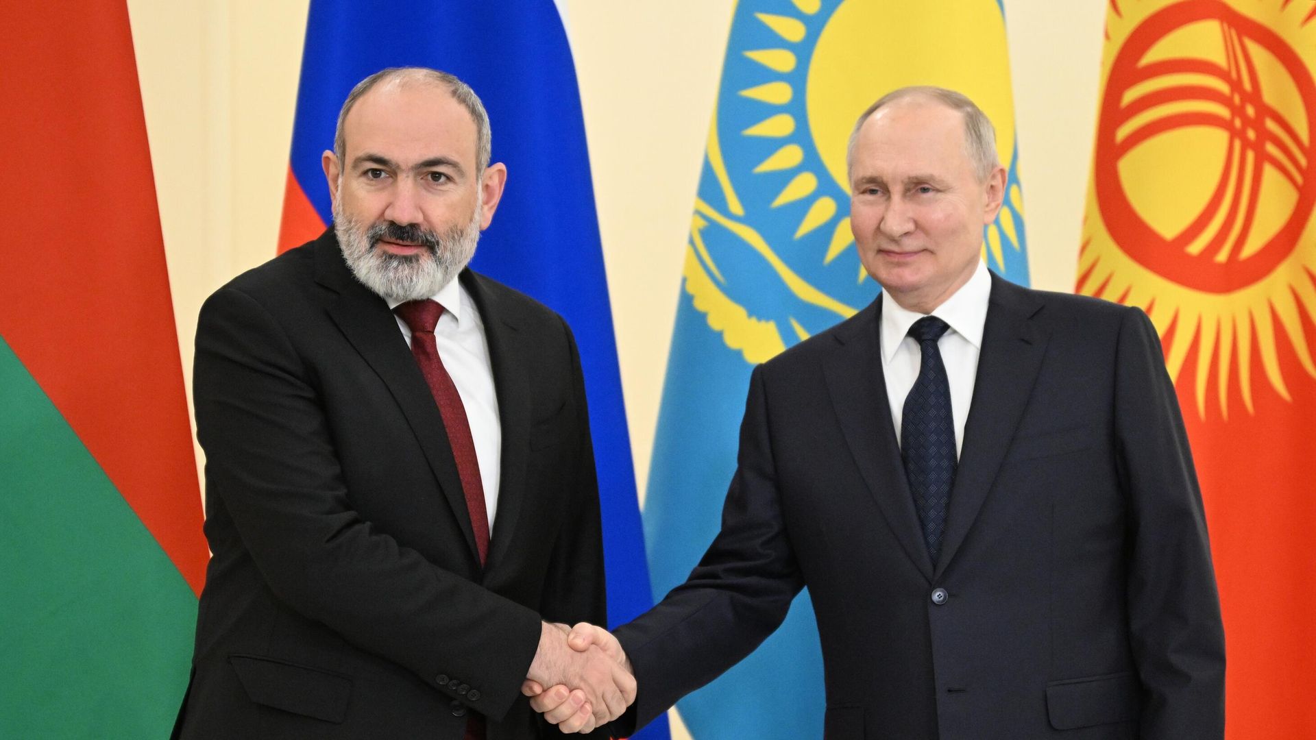 Президент РФ Владимир Путин и премьер-министр Армении Никол Пашинян на церемонии встречи глав государств-участников Высшего Евразийского экономического совета - РИА Новости, 1920, 02.02.2024