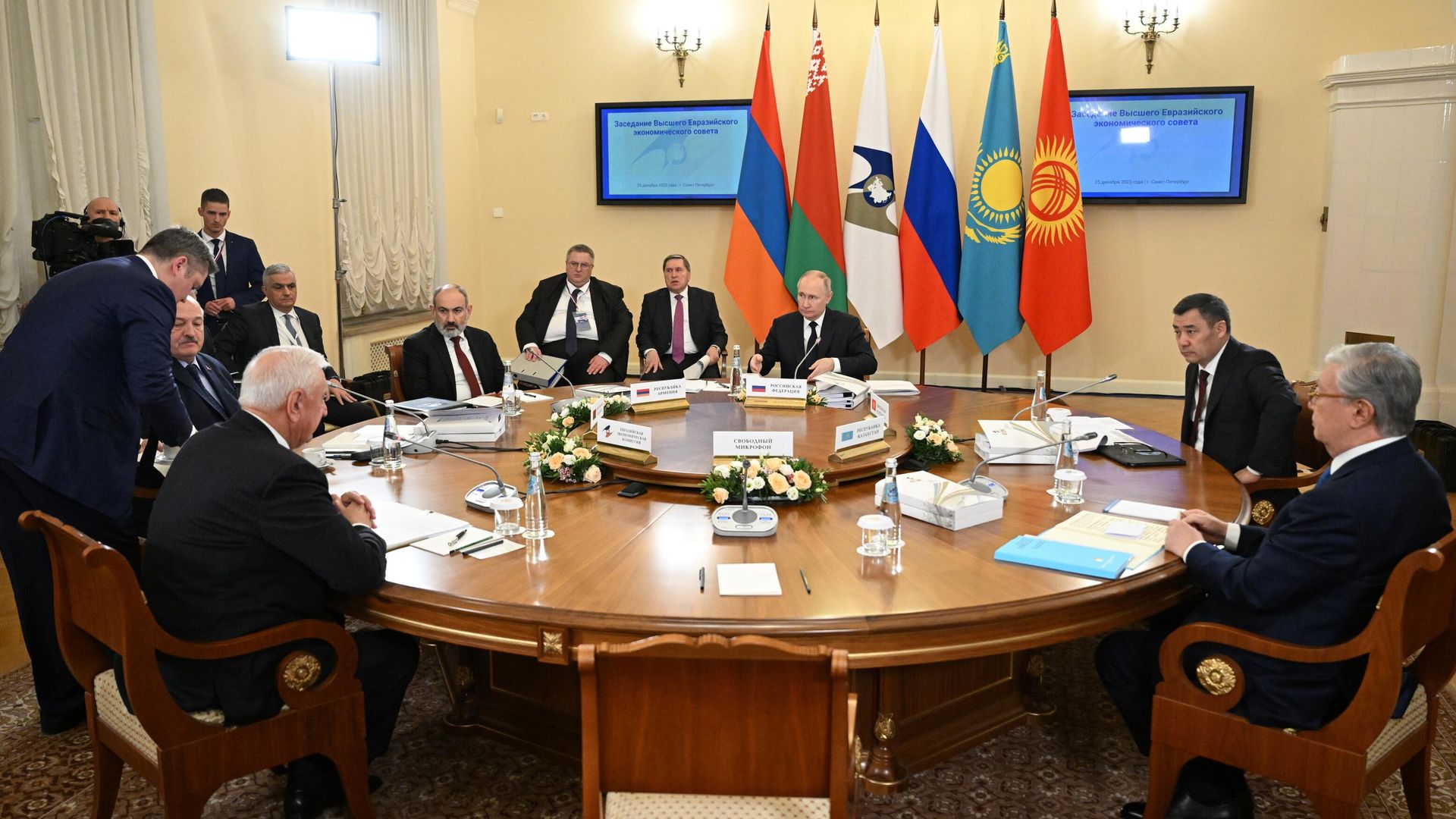 Президент Владимир Путин принял участие в заседании Высшего Евразийского экономического совета Президент Владимир Путин принял участие в заседании Высшего Евразийского экономического совета - РИА Новости, 1920, 25.12.2023