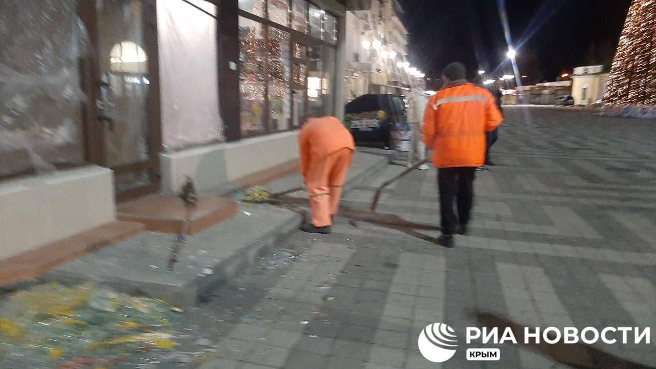 Ликвидация последствий атаки на Феодосию со стороны ВСУ Ликвидация последствий атаки на Феодосию со стороны ВСУ - РИА Новости, 1920, 26.12.2023