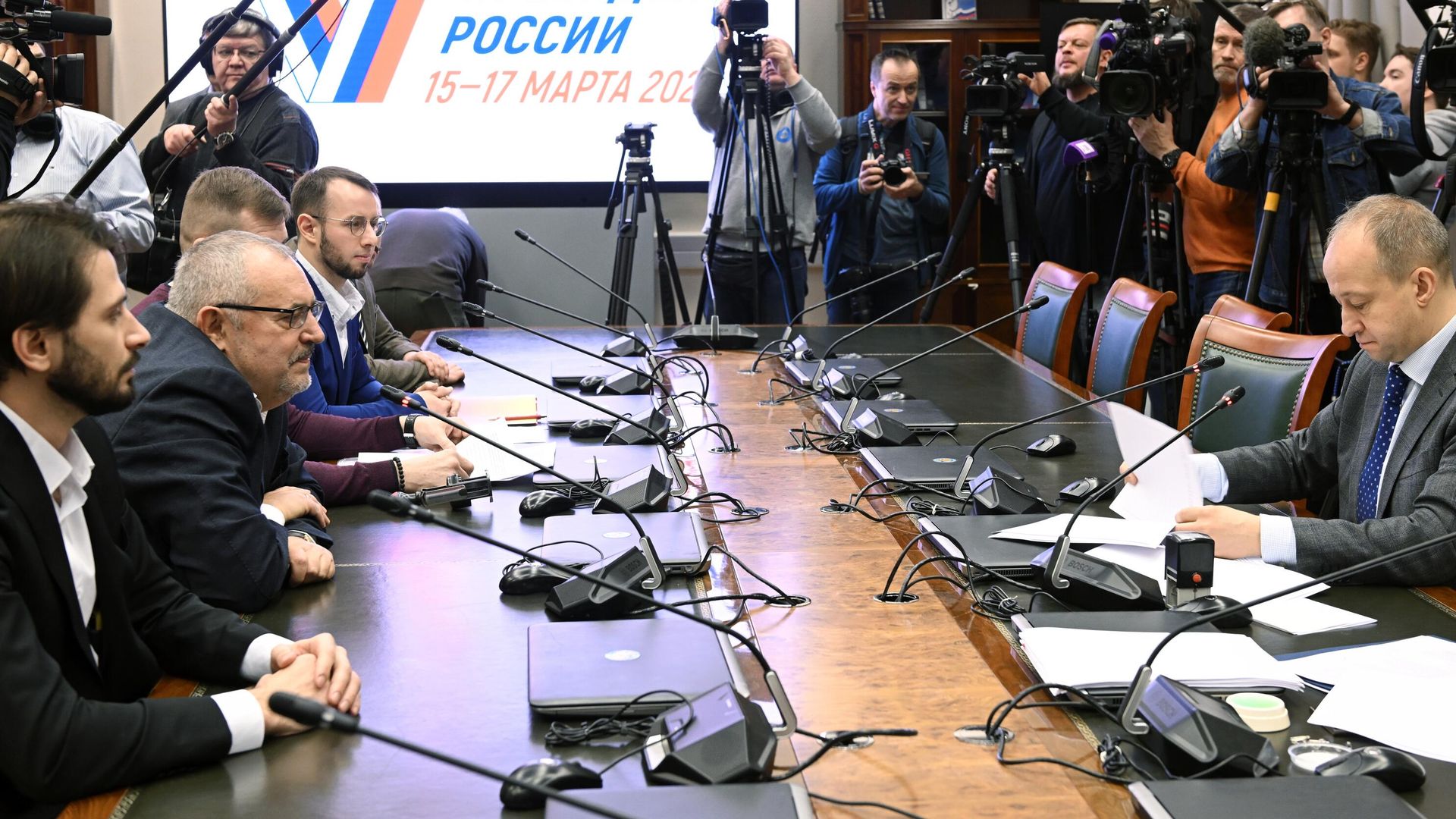 Подмосковный депутат, кандидат от партии Гражданская инициатива Борис Надеждин во время подачи документов в ЦИК в качестве кандидата на пост президента РФ. 26 декабря 2023 Подмосковный депутат, кандидат от партии Гражданская инициатива Борис Надеждин во время подачи документов в ЦИК в качестве кандидата на пост президента РФ. 26 декабря 2023 - РИА Новости, 1920, 26.12.2023