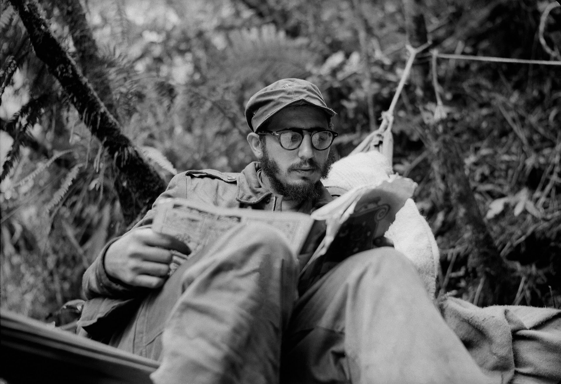 Фидель Кастро на базе повстанцев в горах Сьерра-Маэстра. 1957 год - РИА Новости, 1920, 13.08.2026