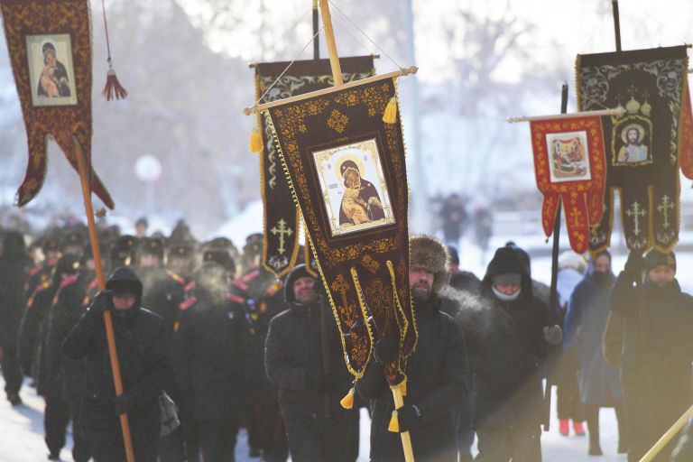 Верующие во время ежегодного крестного хода в честь Дня святой великомученицы Екатерины, которая является покровительницей Екатеринбурга. Маршрут традиционно пролегает от кафедрального собора до часовни святой Екатерины Верующие во время ежегодного крестного хода в честь Дня святой великомученицы Екатерины, которая является покровительницей Екатеринбурга. Маршрут традиционно пролегает от кафедрального собора до часовни святой Екатерины