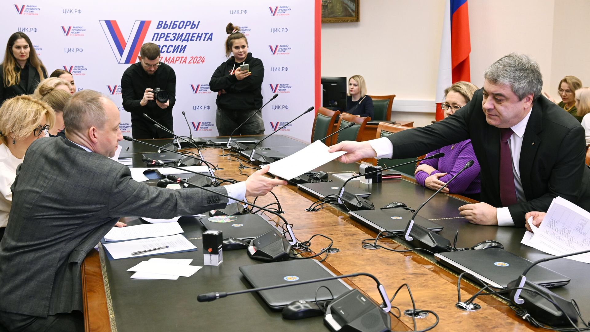 Кандидат от Российской партии свободы и справедливости Андрей Богданов подает документы в ЦИК для регистрации кандидатом на пост президента России - РИА Новости, 1920, 31.01.2024