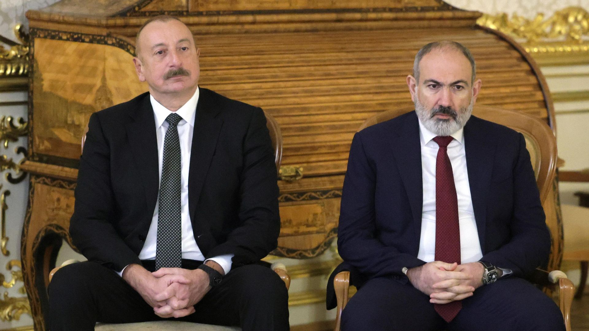 Президент Азербайджана Ильхам Алиев и премьер-министр Армении Никол Пашинян во время посещения Екатерининского дворца в музее-заповеднике Царское Село Президент Азербайджана Ильхам Алиев и премьер-министр Армении Никол Пашинян во время посещения Екатерининского дворца в музее-заповеднике Царское Село - РИА Новости, 1920, 27.12.2023