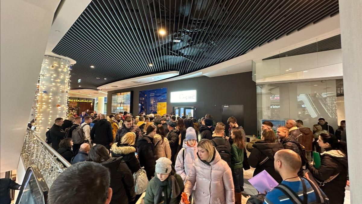 Очередь из украинцев в Варшаве Очередь из украинцев в Варшаве - РИА Новости, 1920, 06.02.2024