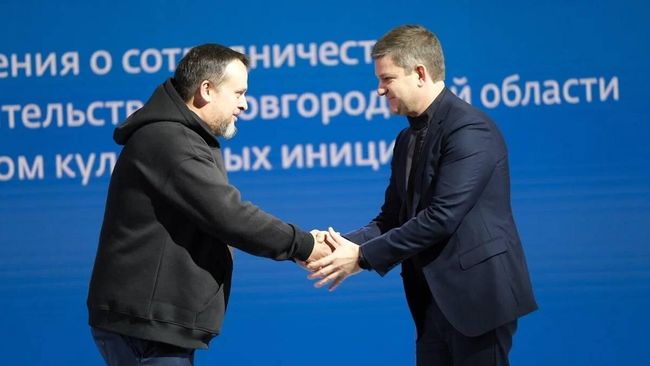Губернатор Новгородской области Андрей Никитин и директор фонда культурных инициатив Роман Карманов на выставке-форуме Россия Губернатор Новгородской области Андрей Никитин и директор фонда культурных инициатив Роман Карманов на выставке-форуме Россия