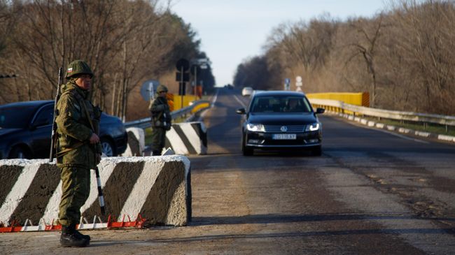 Миротворец ВС России на КПП в Приднестровье