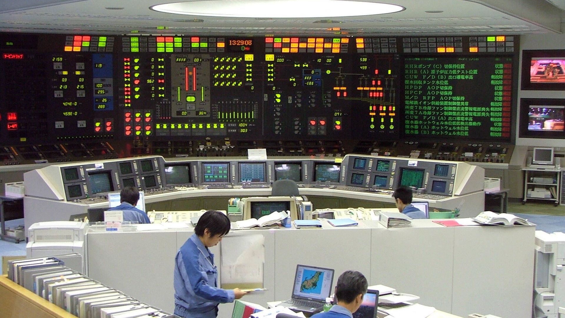 Сотрудники атомной электростанции Касивадзаки-Карива компании Tokyo Electric Power Сотрудники атомной электростанции Касивадзаки-Карива компании Tokyo Electric Power - РИА Новости, 1920, 01.01.2024