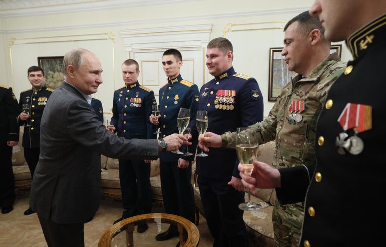 Президент РФ Владимир Путин проводит в Ново-Огареве встречу с военнослужащими - участниками СВО