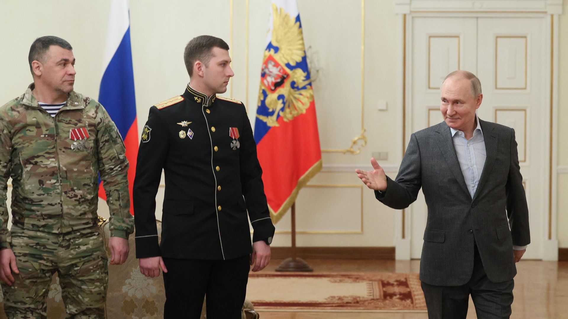 Владимир Путин проводит в Ново-Огареве встречу с участниками СВО Владимир Путин проводит в Ново-Огареве встречу с участниками СВО - РИА Новости, 1920, 01.01.2024