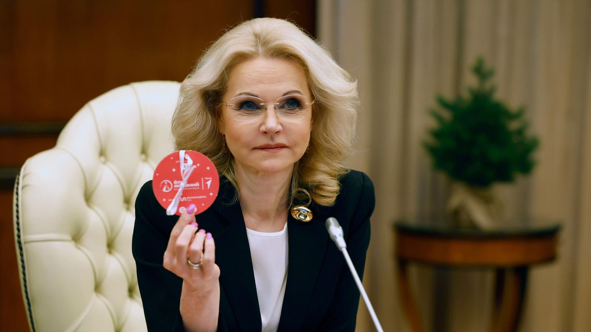 Заместитель председателя правительства РФ Татьяна Голикова общается по видеосвязи с семилетней Софьей Касимовой из Екатеринбурга во время акции Елка желаний Заместитель председателя правительства РФ Татьяна Голикова общается по видеосвязи с семилетней Софьей Касимовой из Екатеринбурга во время акции Елка желаний - РИА Новости, 1920, 03.01.2024