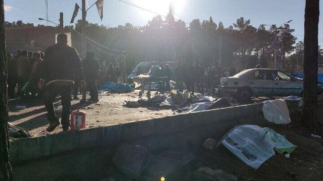 На месте взрыва в провинции Керман, Иран