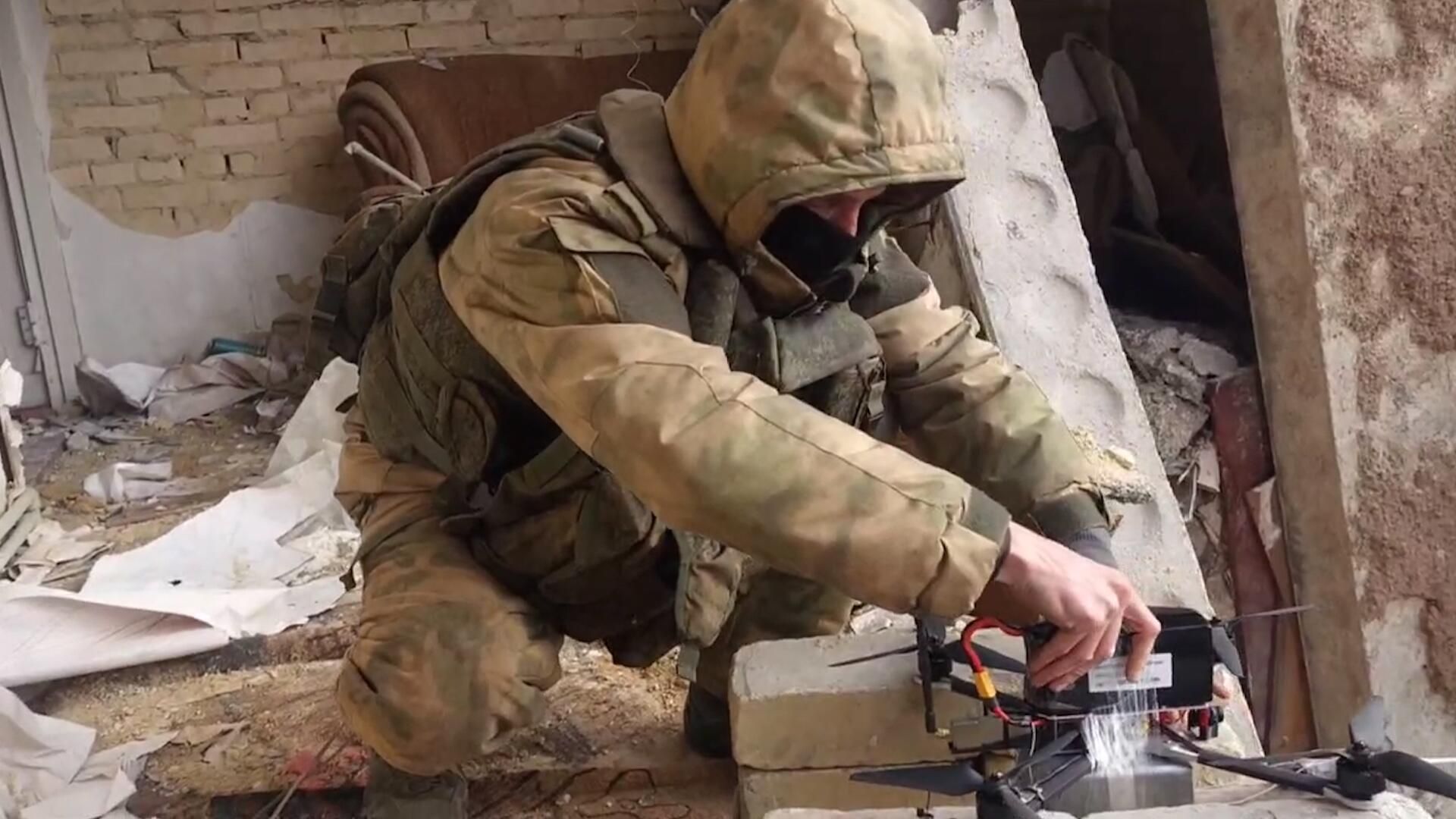 Бойцы спецназа в новогодние праздники выполняют задачи в зоне спецоперации Бойцы спецназа в новогодние праздники выполняют задачи в зоне спецоперации - РИА Новости, 1920, 05.01.2024