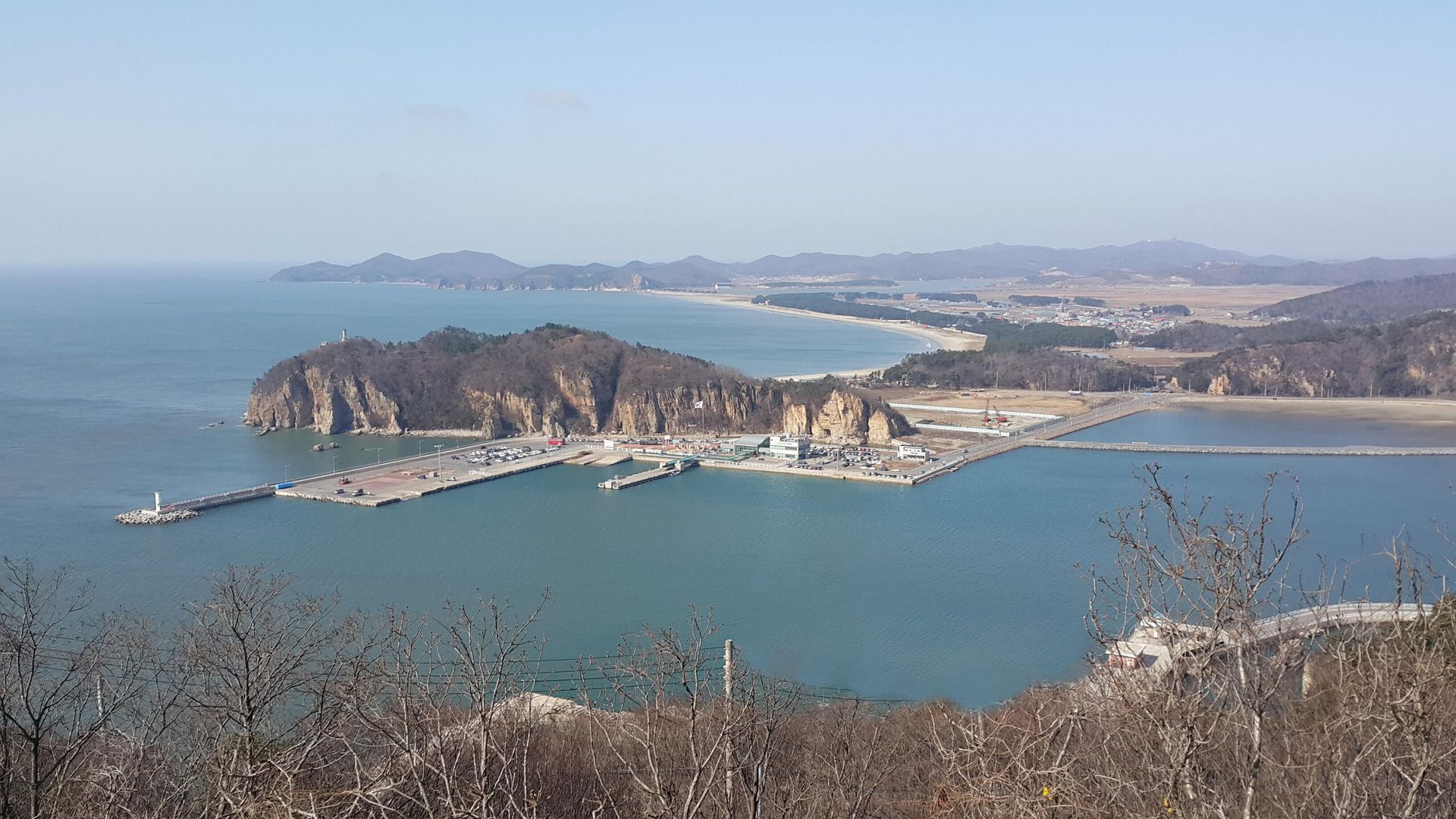 Гавань острова Пэннёндо в Южной Корее Гавань острова Пэннёндо в Южной Корее - РИА Новости, 1920, 05.01.2024
