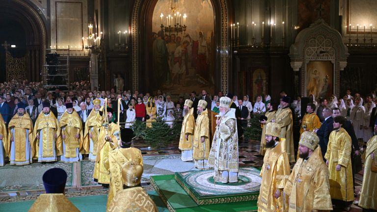 Патриарх Московский и всея Руси Кирилл во время Рождественского богослужения в храме Христа Спасителя в Москве Патриарх Московский и всея Руси Кирилл во время Рождественского богослужения в храме Христа Спасителя в Москве