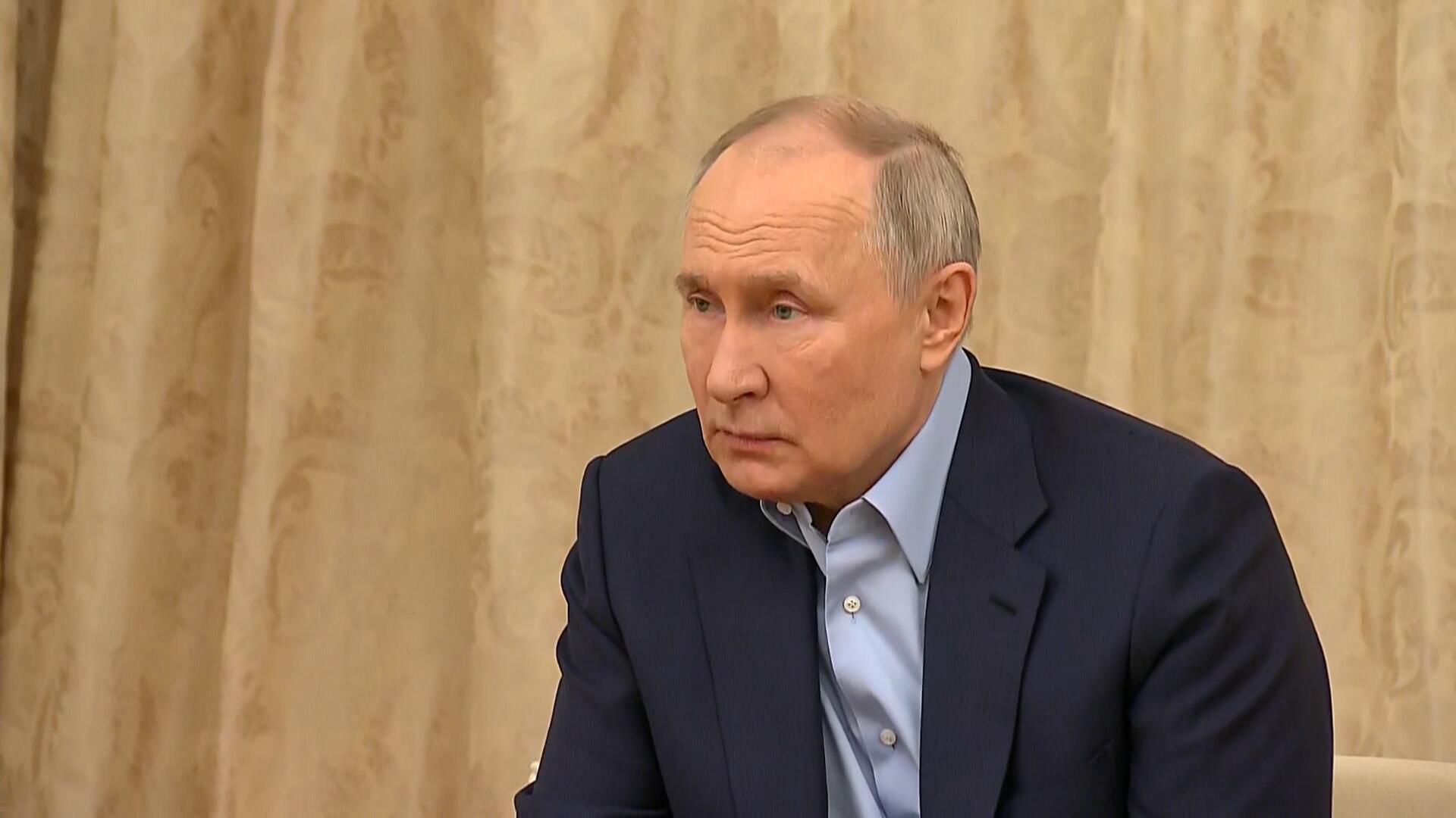 Путин пообещал рассмотреть проблемы, связанные с военной ипотекой Путин пообещал рассмотреть проблемы, связанные с военной ипотекой - РИА Новости, 1920, 07.01.2024