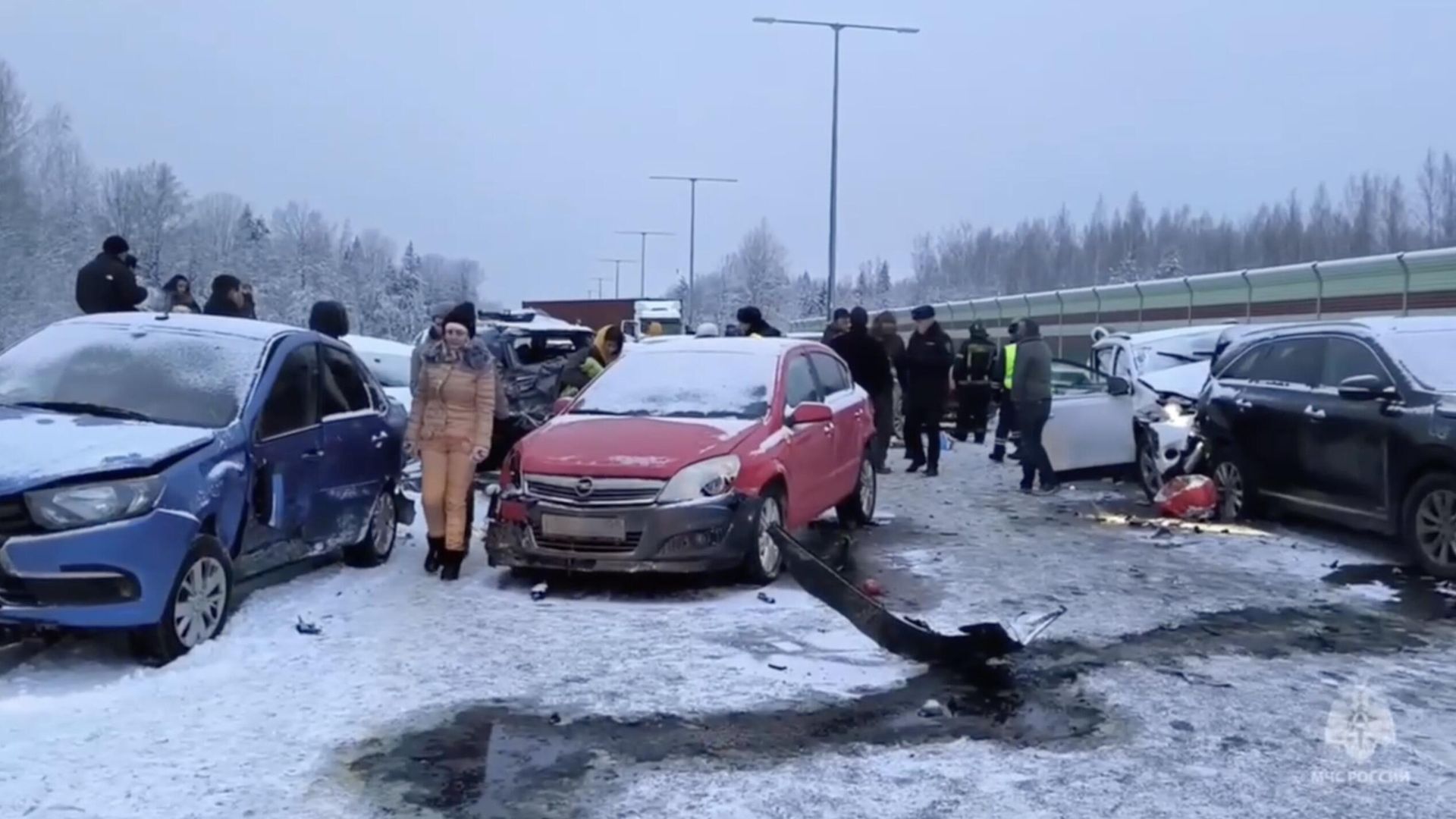 На месте массового ДТП на трассе М-11 в Новгородской области На месте массового ДТП на трассе М-11 в Новгородской области - РИА Новости, 1920, 12.03.2023