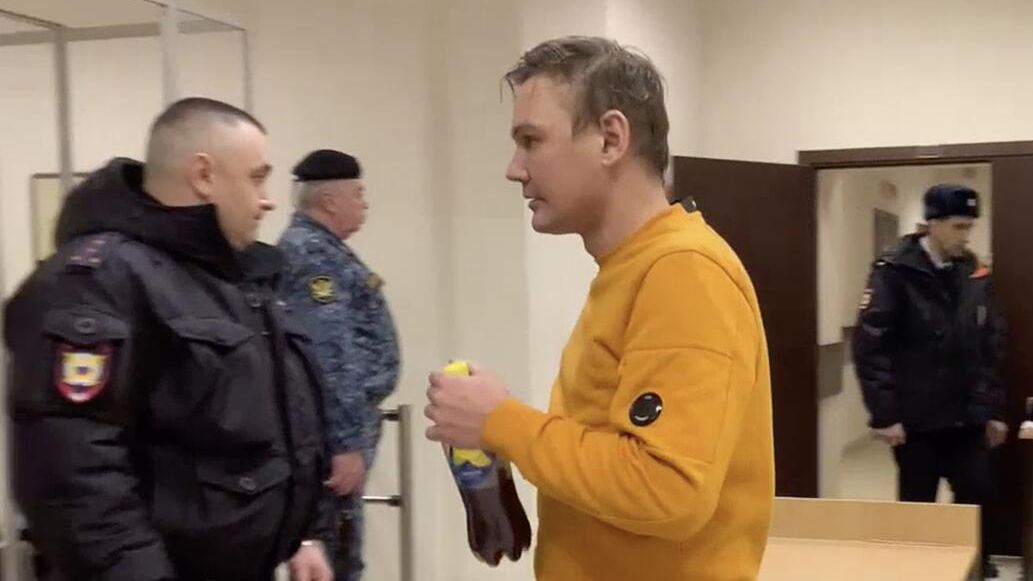 Солист группы Щенки Максим Тесли в суде Солист группы Щенки Максим Тесли в суде - РИА Новости, 1920, 09.01.2024