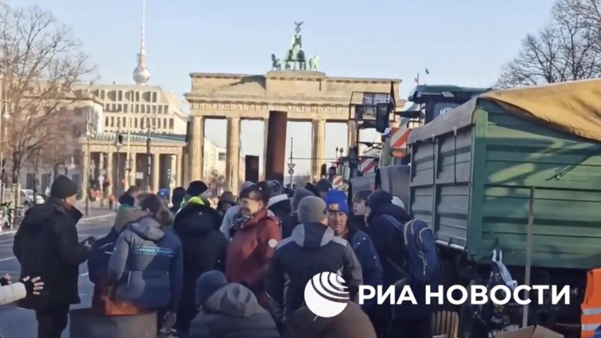 Акция протеста фермеров в Берлине Акция протеста фермеров в Берлине - РИА Новости, 1920, 12.01.2024