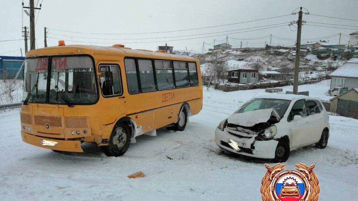 Место ДТП со школьным автобусом в Сахалинской области. 10 января 2024 Место ДТП со школьным автобусом в Сахалинской области. 10 января 2024 - РИА Новости, 1920, 10.01.2024