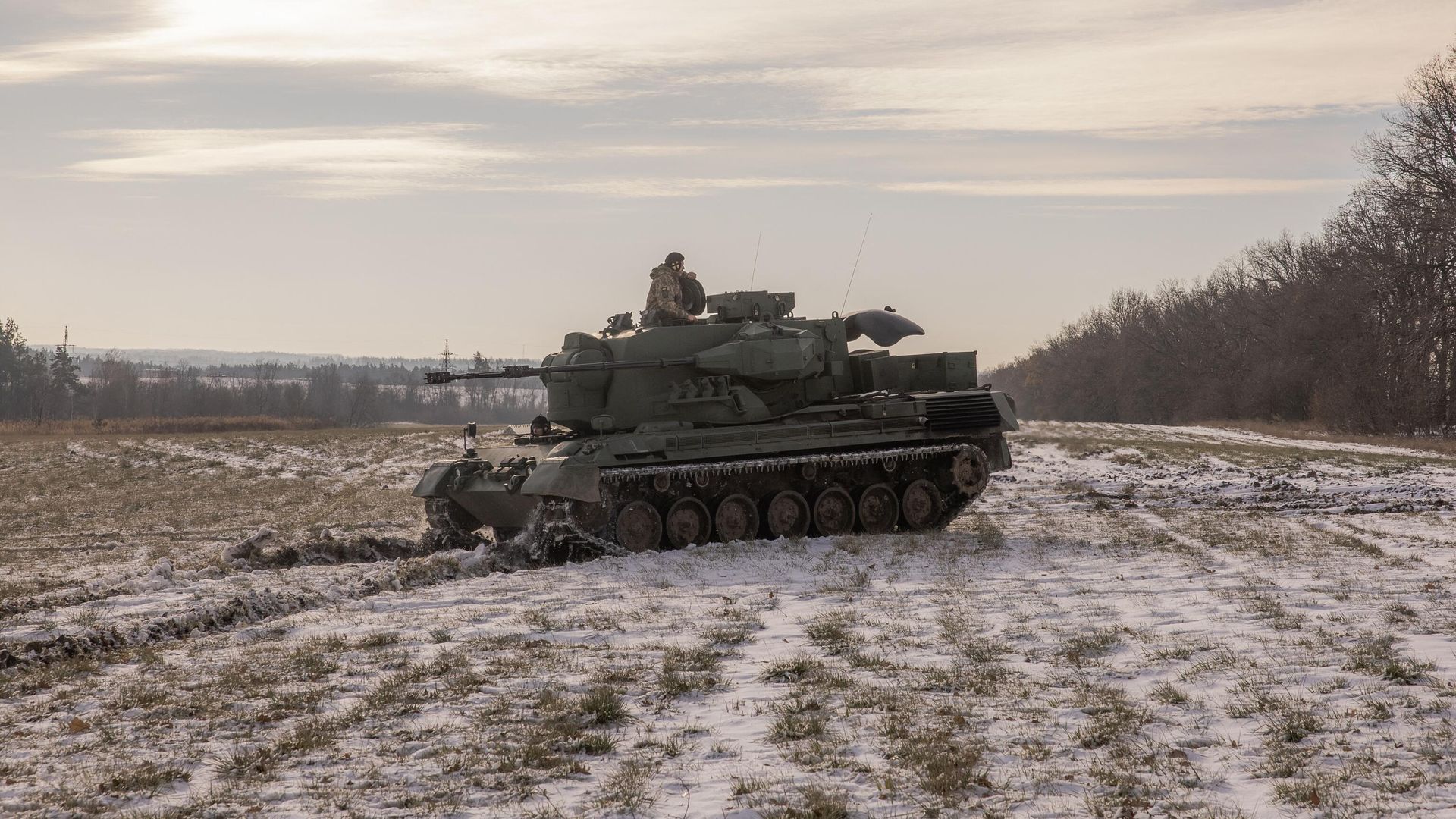 Украинские военные на немецкой зенитной самоходной установке Гепард Украинские военные на немецкой зенитной самоходной установке Гепард - РИА Новости, 1920, 10.01.2024