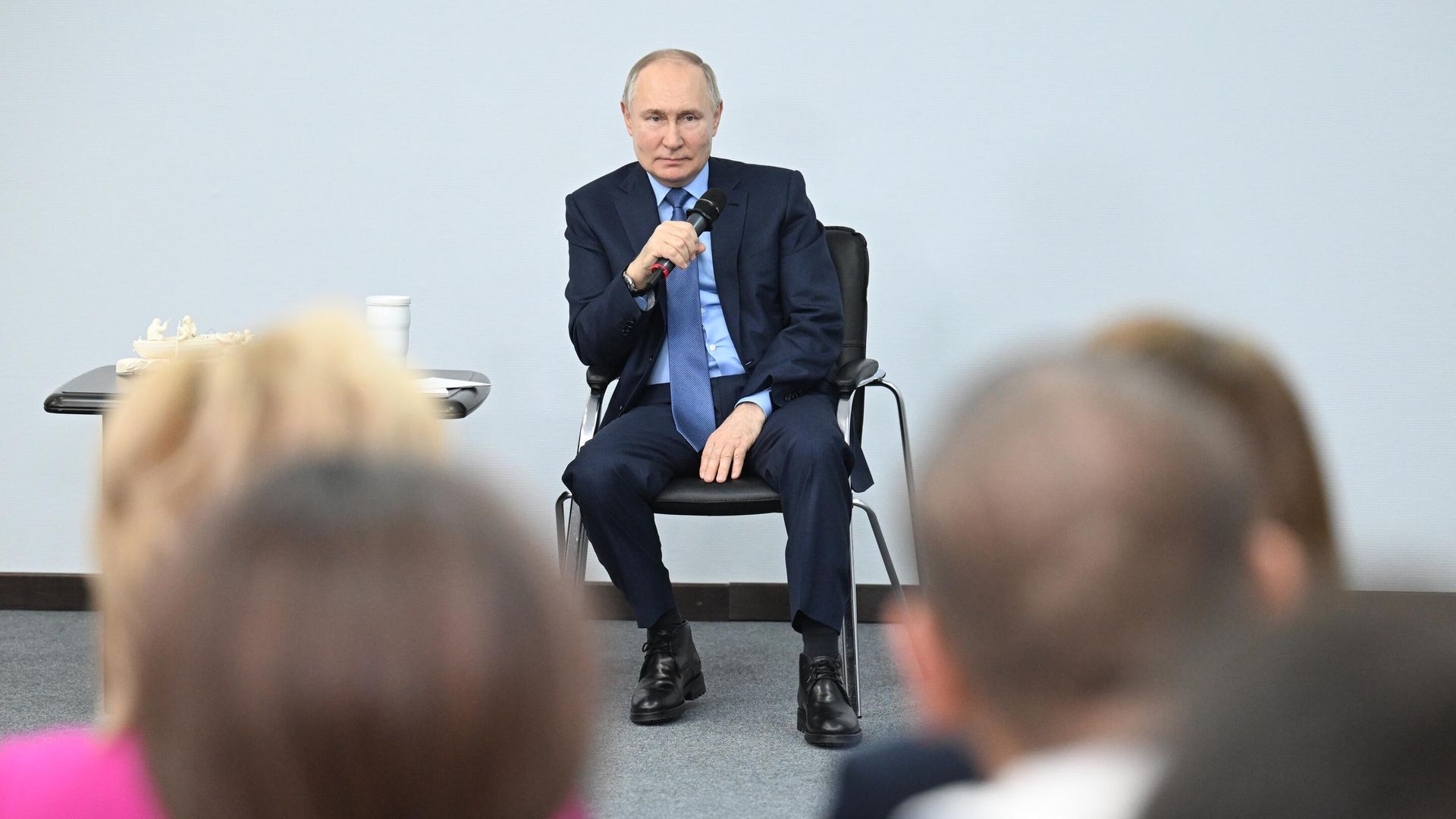 Президент РФ Владимир Путин во время встречи жителями Анадыря Президент РФ Владимир Путин во время встречи жителями Анадыря - РИА Новости, 1920, 10.01.2024