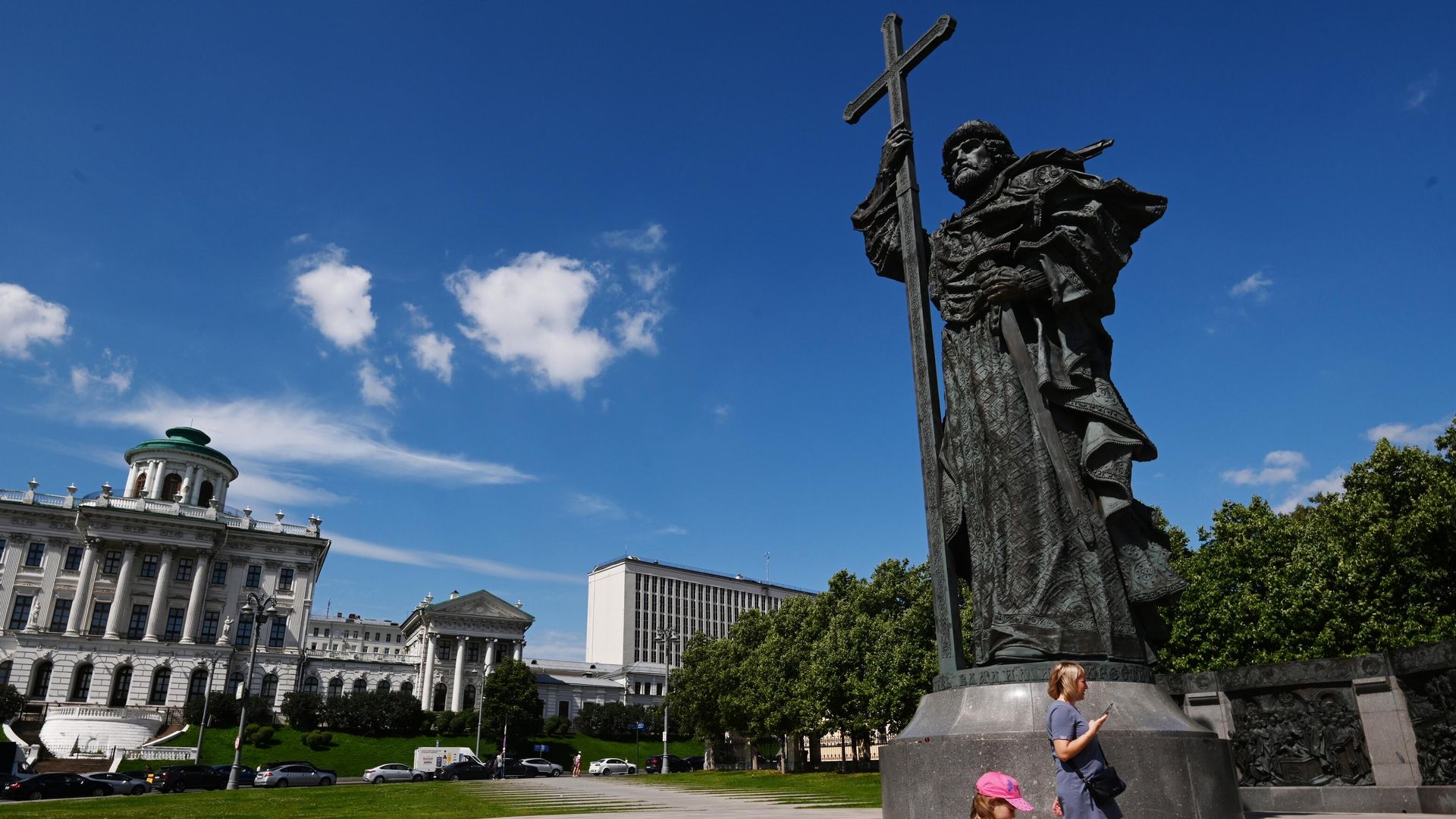 Памятник князю Владимиру на Боровицкой площади Памятник князю Владимиру на Боровицкой площади - РИА Новости, 1920, 28.07.2025