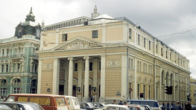 Историческое здание биржи в Москве