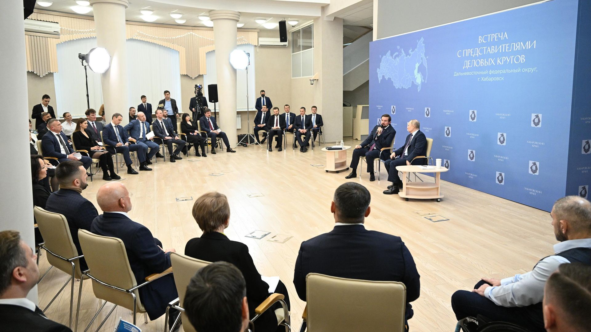 Президент РФ Владимир Путин проводит встречу в Хабаровске с представителями деловых кругов Дальневосточного федерального округа Президент РФ Владимир Путин проводит встречу в Хабаровске с представителями деловых кругов Дальневосточного федерального округа - РИА Новости, 1920, 11.01.2024