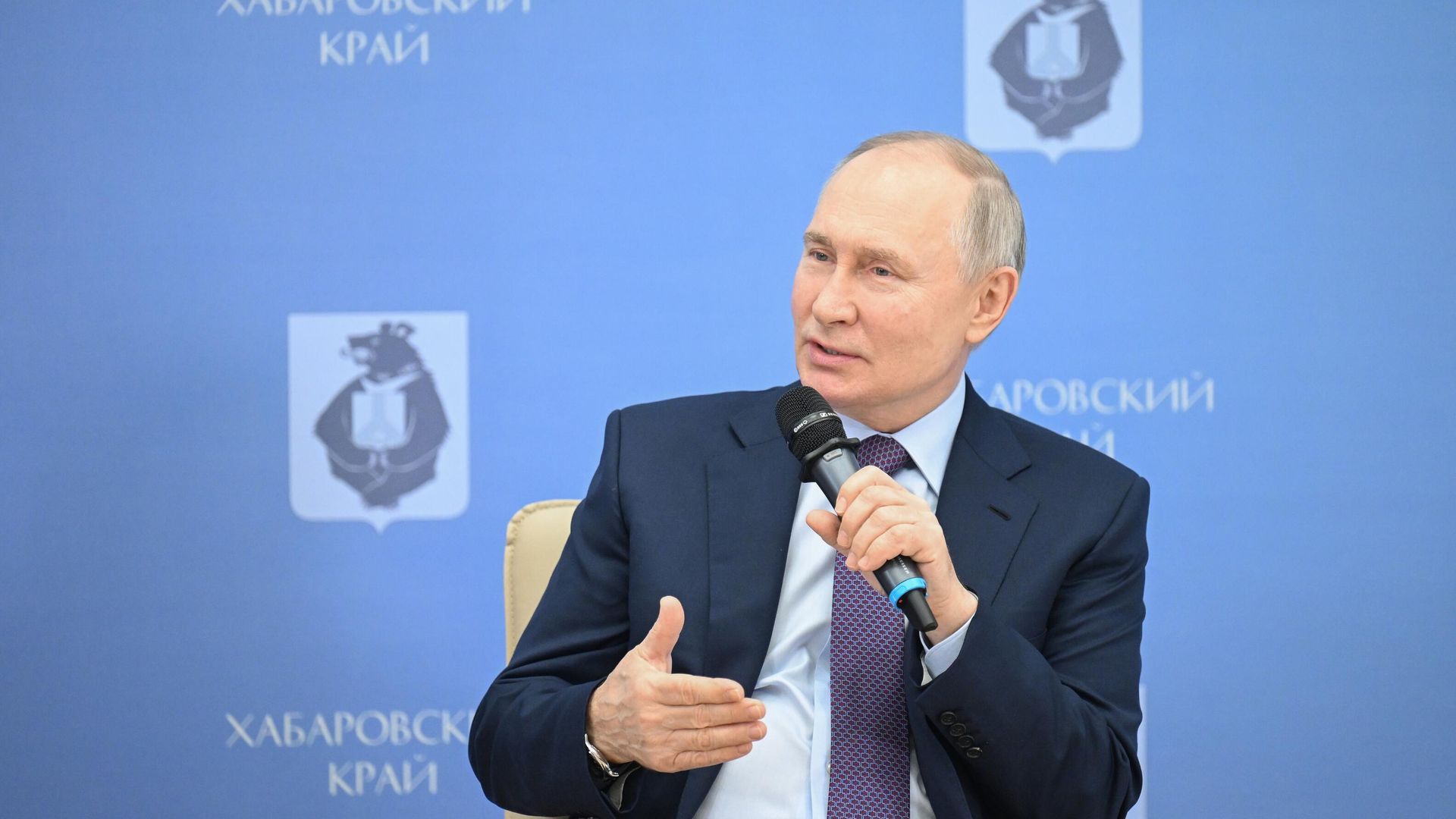 Президент России Владимир Путин на встрече в Хабаровске с представителями деловых кругов Дальневосточного федерального округа Президент России Владимир Путин на встрече в Хабаровске с представителями деловых кругов Дальневосточного федерального округа - РИА Новости, 1920, 11.01.2024