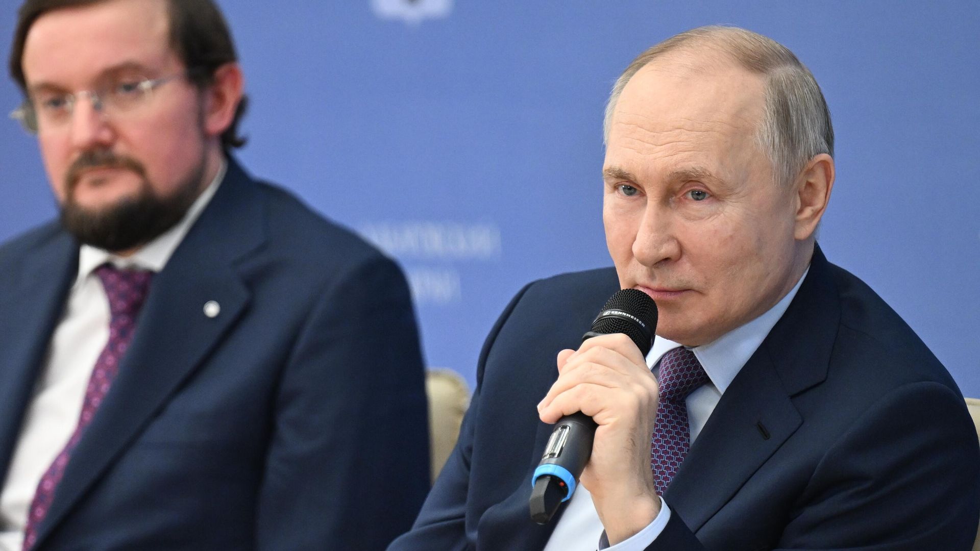 Президент России Владимир Путин на встрече в Хабаровске с представителями деловых кругов Дальневосточного федерального округа Президент России Владимир Путин на встрече в Хабаровске с представителями деловых кругов Дальневосточного федерального округа - РИА Новости, 1920, 11.01.2024