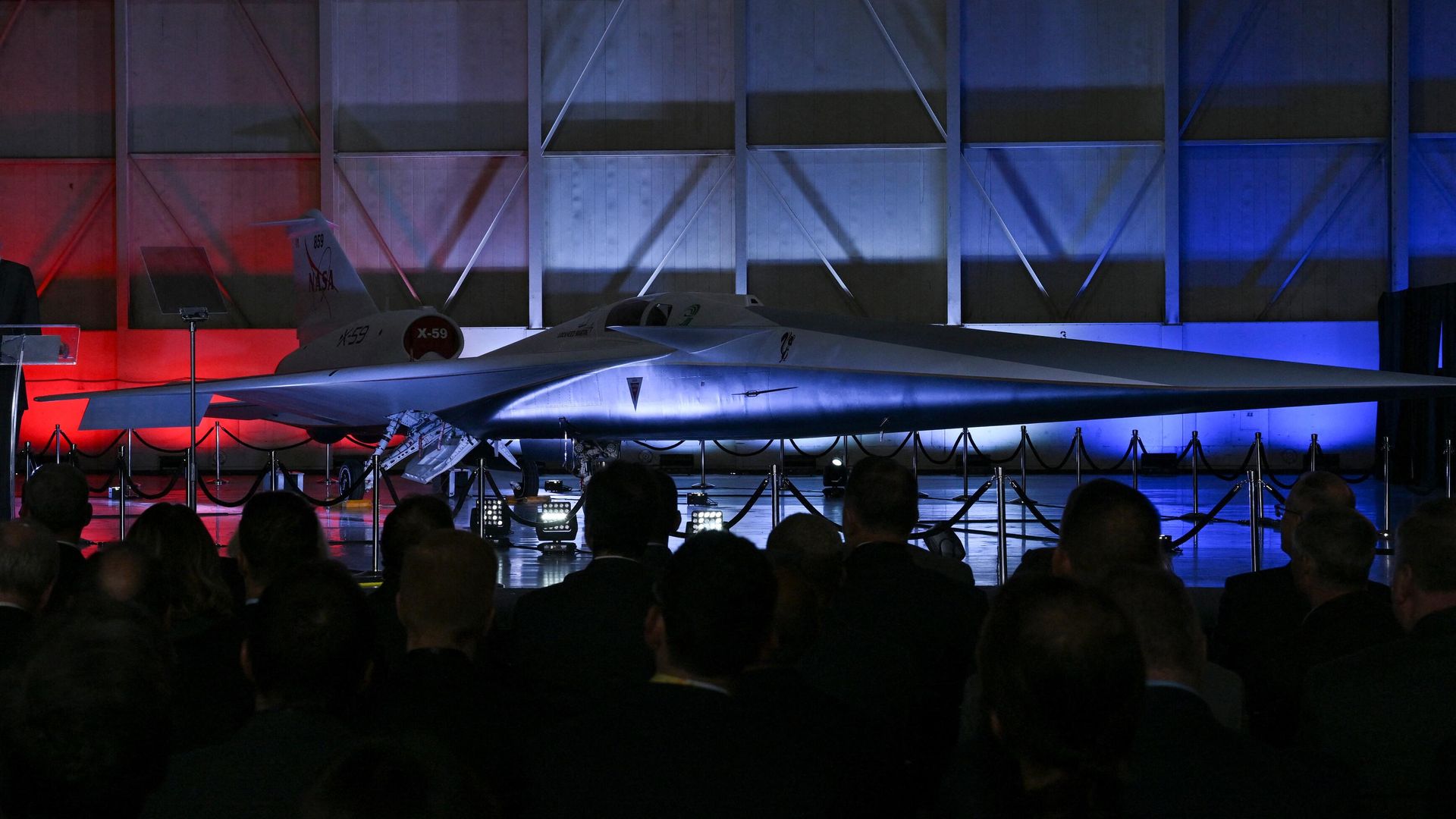 Экспериментальный сверхзвуковой реактивный самолет X-59 во время церемонии представления на территории завода Lockheed Martin в Калифорнии Экспериментальный сверхзвуковой реактивный самолет X-59 во время церемонии представления на территории завода Lockheed Martin в Калифорнии - РИА Новости, 1920, 13.01.2024