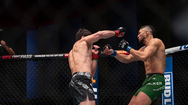 Эпизод второго боя Анкалаева против Уокера на турнире UFC Эпизод второго боя Анкалаева против Уокера на турнире UFC