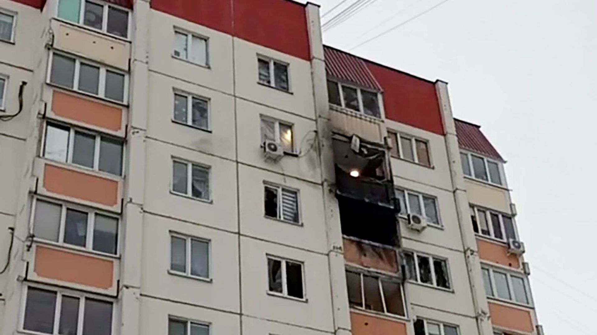 Жилой дом в Воронеже, пострадавший в результате ночной атаки дронов со стороны ВСУ Жилой дом в Воронеже, пострадавший в результате ночной атаки дронов со стороны ВСУ - РИА Новости, 1920, 16.01.2024