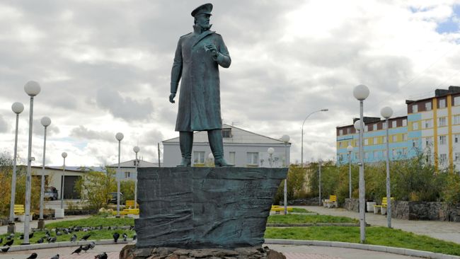 Памятник основателю города Анадырь Леониду Гриневецкому Памятник основателю города Анадырь Леониду Гриневецкому