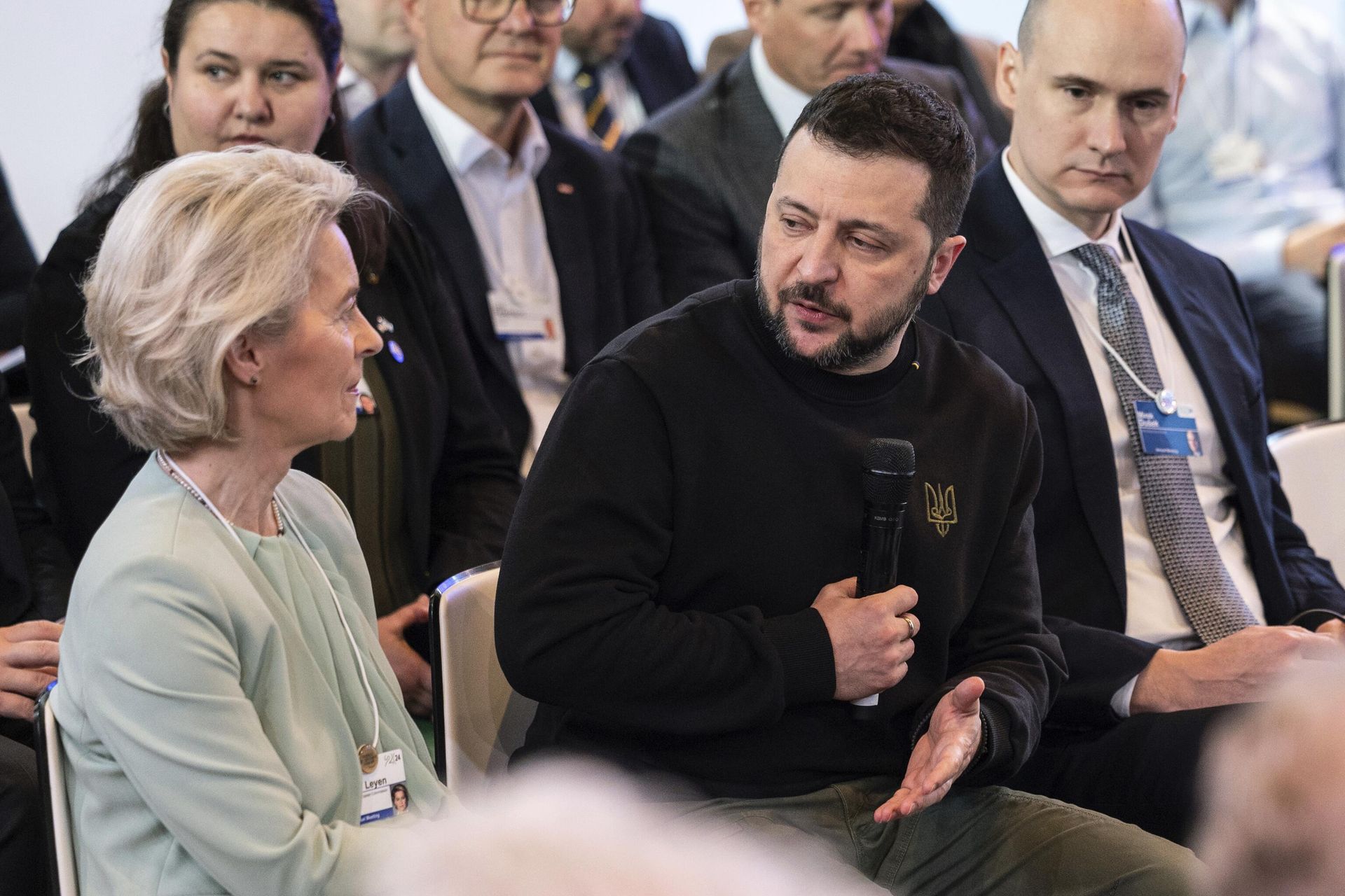 Глава Еврокомиссии Урсула фон дер Ляйен и президент Украины Владимир Зеленский во время встречи на полях Всемирного экономического форума в Давосе Глава Еврокомиссии Урсула фон дер Ляйен и президент Украины Владимир Зеленский во время встречи на полях Всемирного экономического форума в Давосе - РИА Новости, 1920, 11.11.2025