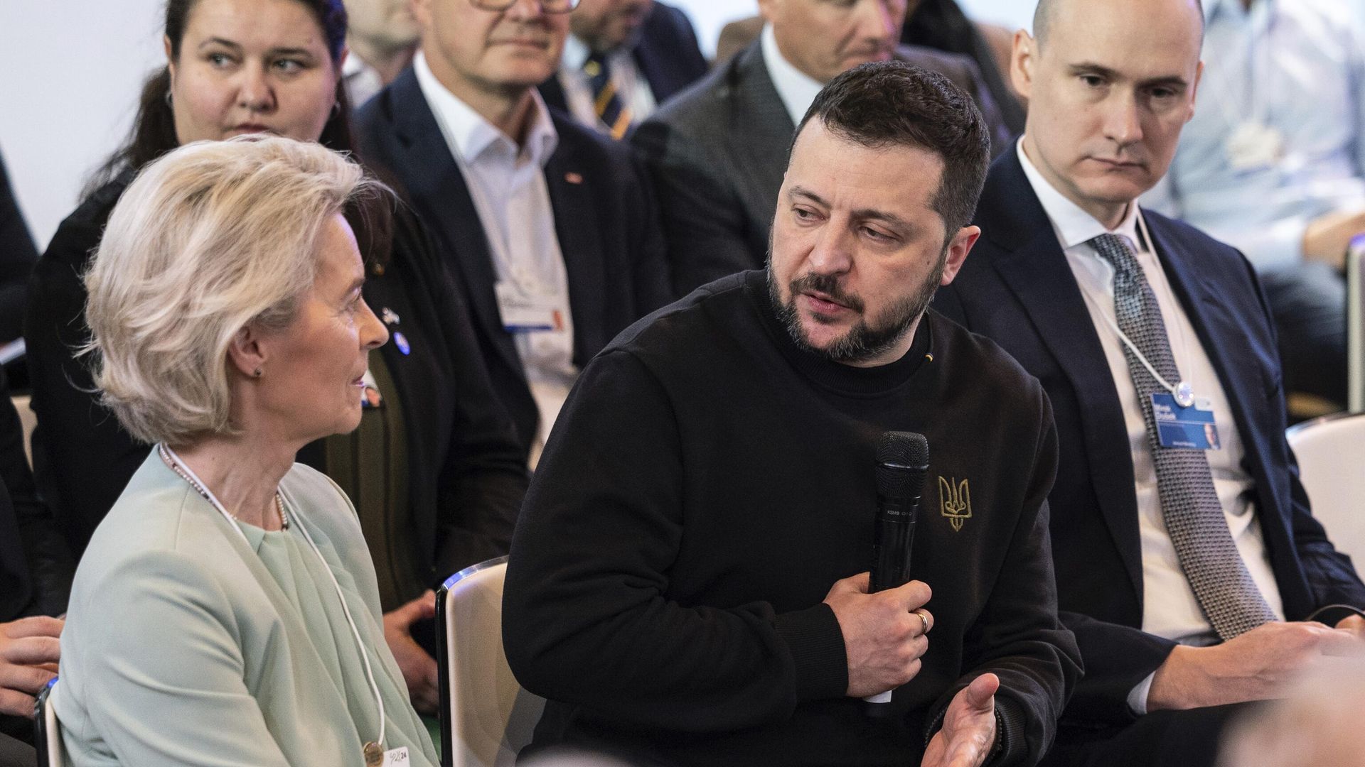 Глава Еврокомиссии Урсула фон дер Ляйен и президент Украины Владимир Зеленский во время встречи на полях Всемирного экономического форума в Давосе Глава Еврокомиссии Урсула фон дер Ляйен и президент Украины Владимир Зеленский во время встречи на полях Всемирного экономического форума в Давосе - РИА Новости, 1920, 12.02.2024