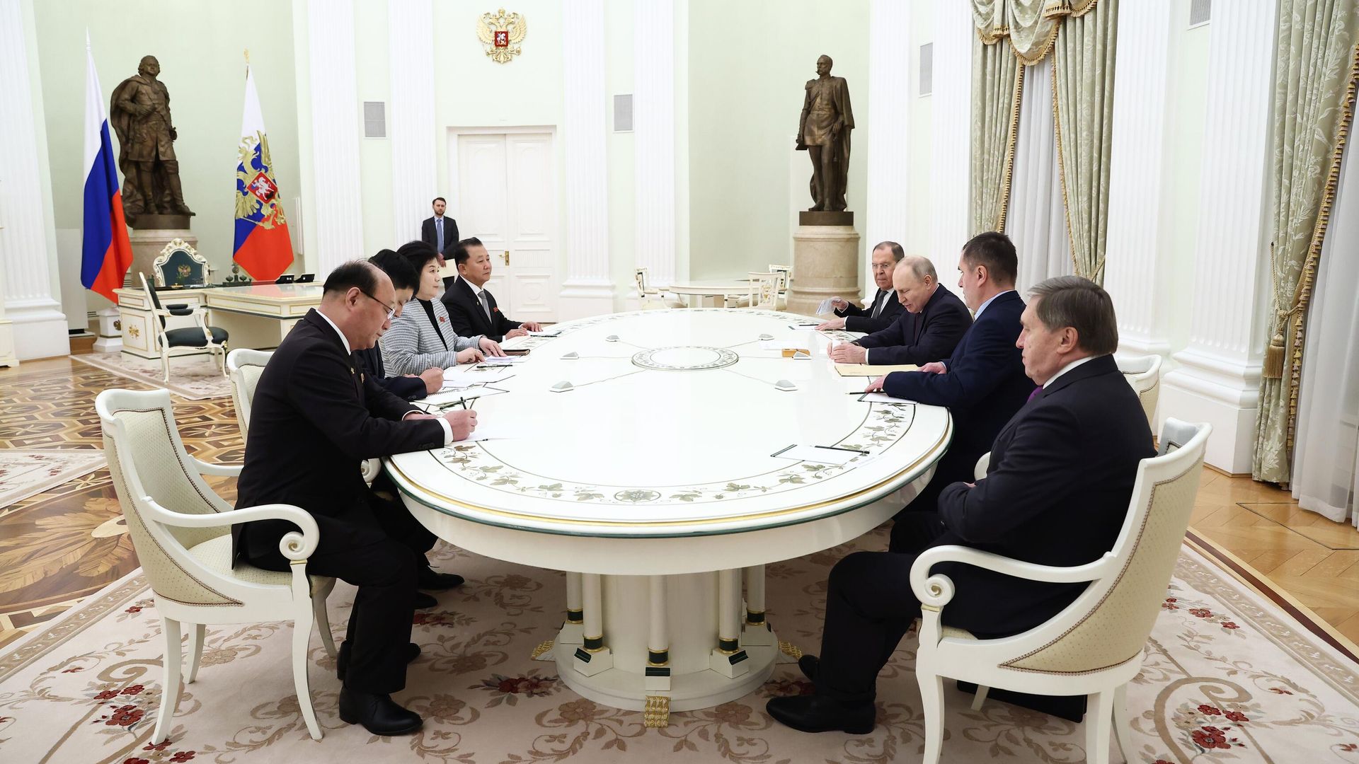 Президент России Владимир Путин и министр иностранных дел КНДР Цой Сон Хи во время встречи Президент России Владимир Путин и министр иностранных дел КНДР Цой Сон Хи во время встречи - РИА Новости, 1920, 17.01.2024
