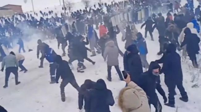 Беспорядки у здания суда в городе Баймак