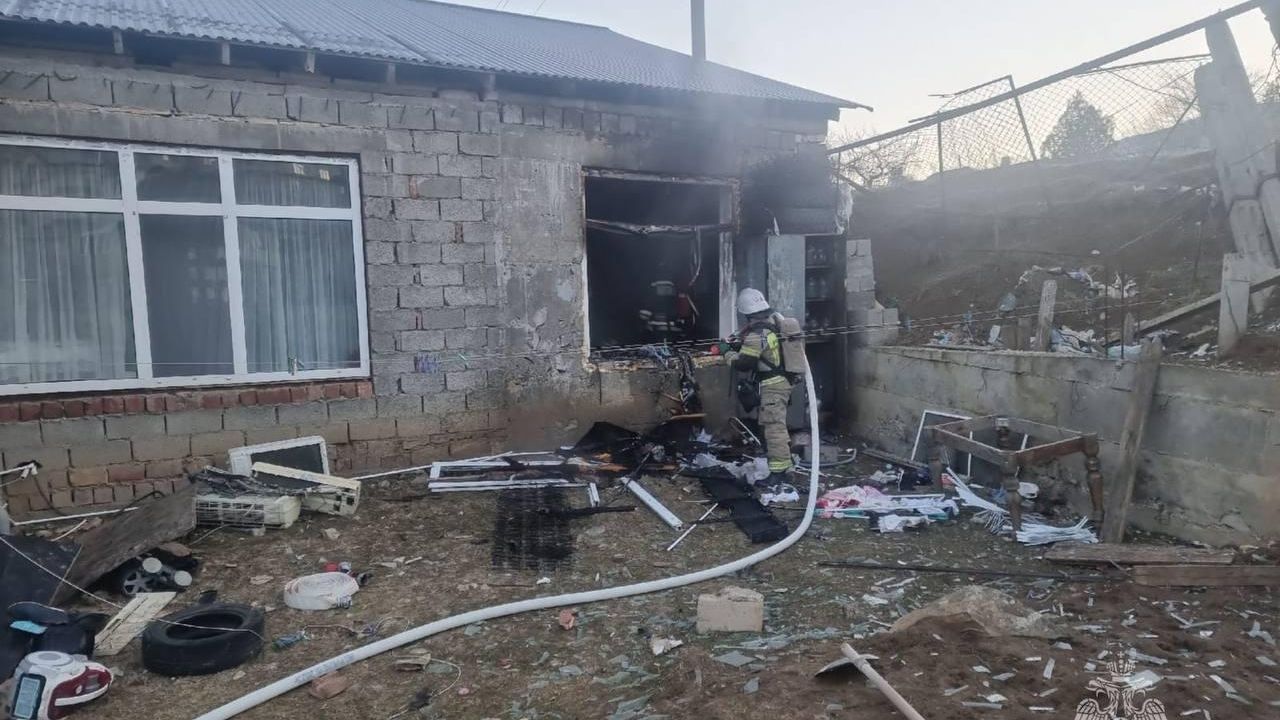Место происшествия, где произошел взрыв газа в частном доме в Махачкале. 18 января 2024 Место происшествия, где произошел взрыв газа в частном доме в Махачкале. 18 января 2024 - РИА Новости, 1920, 18.01.2024