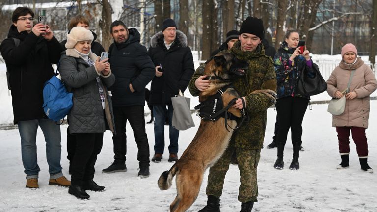 Кинологи Федеральной таможенной службы показали навыки служебных собак в формате мастер-класса