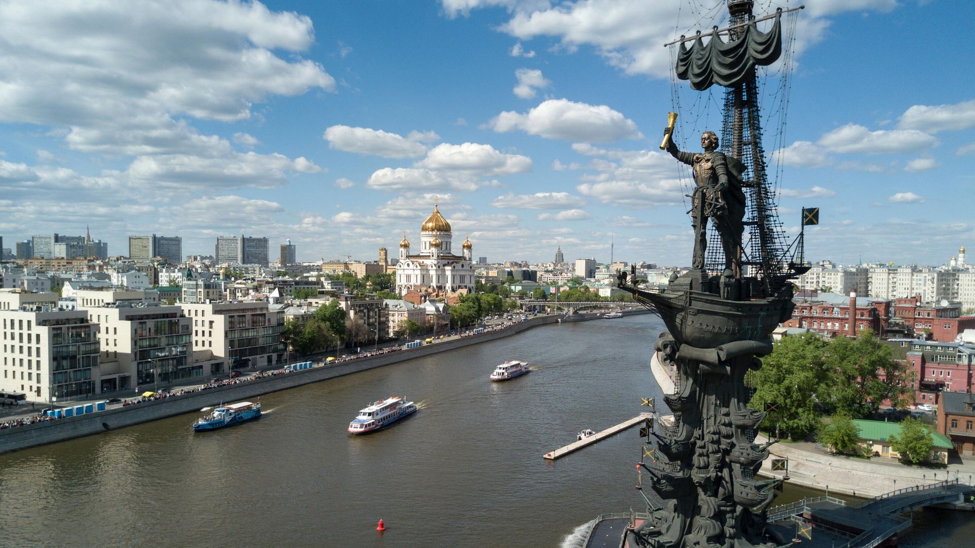 Пароходы на Москве-реке в районе Пречистенской набережной и памятник Петру I в Москве Пароходы на Москве-реке в районе Пречистенской набережной и памятник Петру I в Москве - РИА Новости, 1920, 17.06.2026