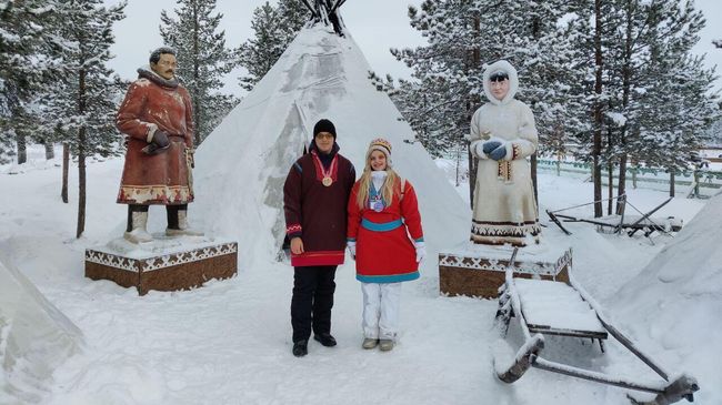 Туристы в комплексе Самь-Сыйт Туристы в комплексе Самь-Сыйт