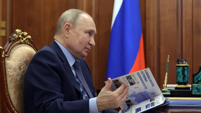 Рабочая встреча президента РФ В. Путина с председателем совета директоров БТС-МОСТ Р. Байсаровым