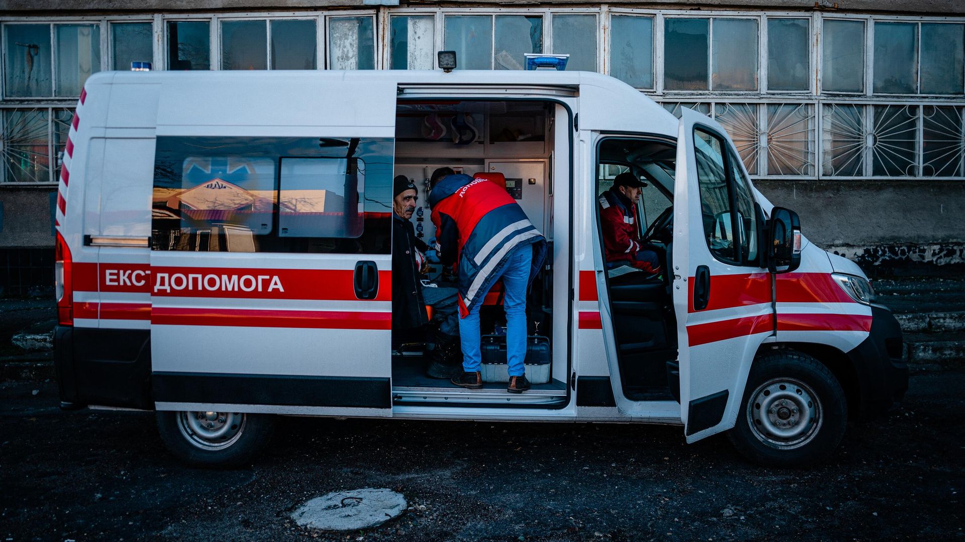 Автомобиль скорой помощи в Херсоне Автомобиль скорой помощи в Херсоне - РИА Новости, 1920, 18.01.2024