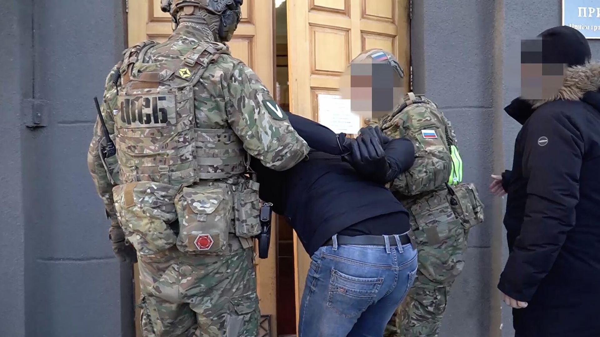 В Хабаровске задержали украинского агента за планирование убийства российских военных В Хабаровске задержали украинского агента за планирование убийства российских военных - РИА Новости, 1920, 19.01.2024