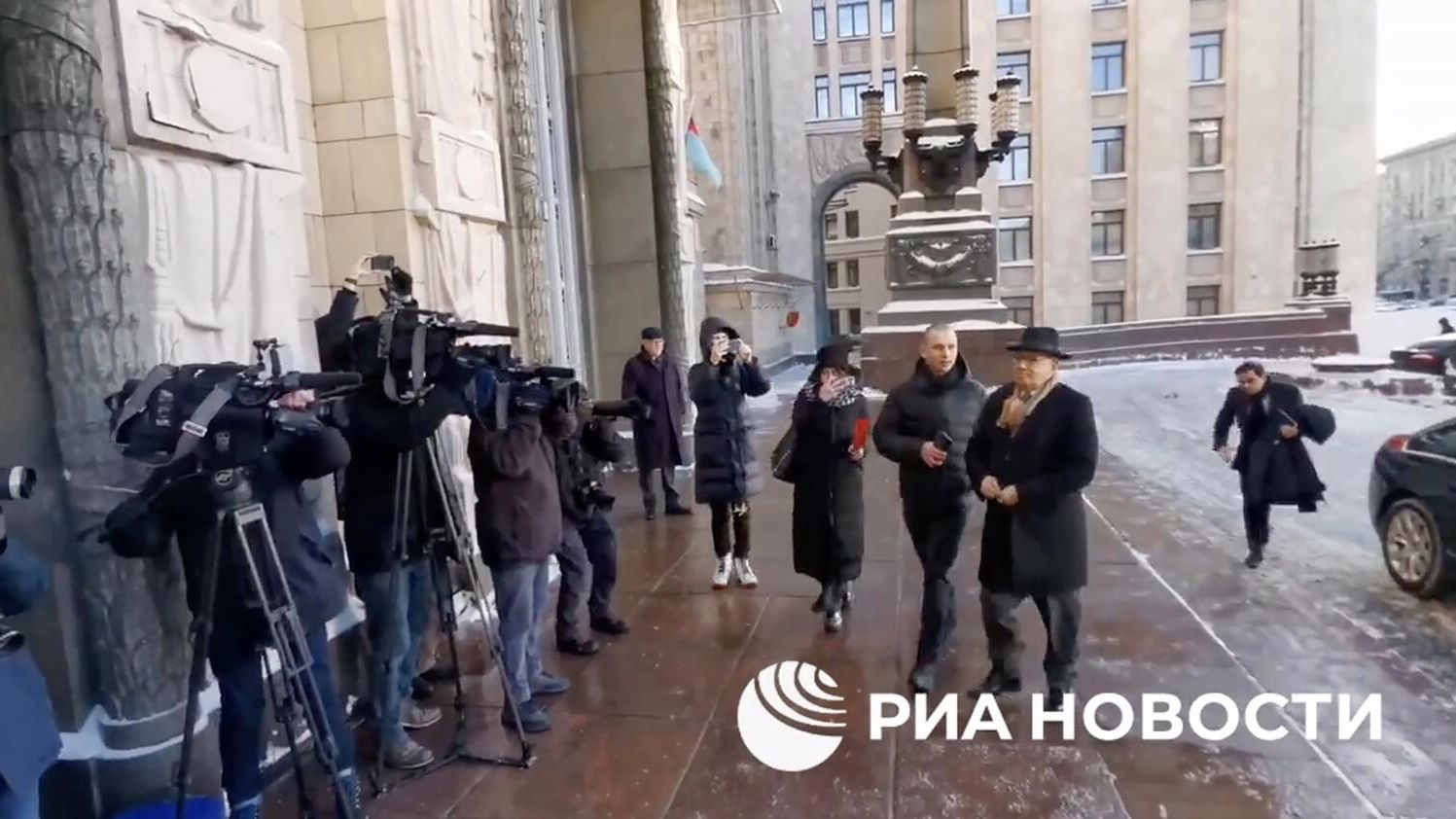 Посол Франции Пьер Леви у здания МИД России Посол Франции Пьер Леви у здания МИД России - РИА Новости, 1920, 19.01.2024