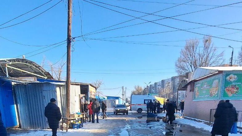 Последствия обстрела микрорайона Текстильщик в Донецке Последствия обстрела микрорайона Текстильщик в Донецке - РИА Новости, 1920, 21.01.2024