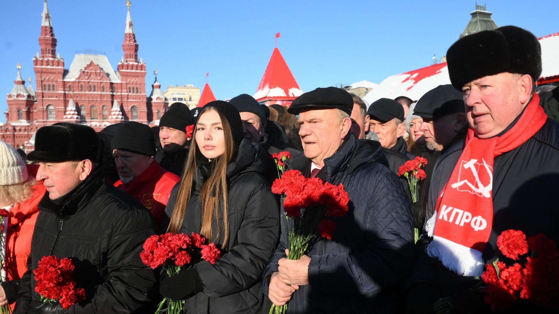 Кандидат от КПРФ на должность президента РФ Николай Харитонов и председатель ЦК КПРФ Геннадий Зюганов на церемонии возложения венков и цветов к Мавзолею В. И. Ленина Кандидат от КПРФ на должность президента РФ Николай Харитонов и председатель ЦК КПРФ Геннадий Зюганов на церемонии возложения венков и цветов к Мавзолею В. И. Ленина - РИА Новости, 1920, 21.01.2024