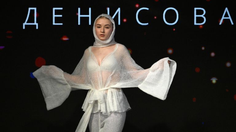 Концерт-шоу-показ Женщина. Мода. Промышленность Концерт-шоу-показ Женщина. Мода. Промышленность